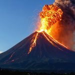 El Volcán Fuego Despierta: Un Espectáculo Ardiente Obliga a Evacuaciones en Guatemala